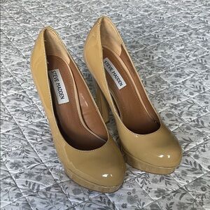 Steve Madden Glossy Nude Patent Platform Pumps